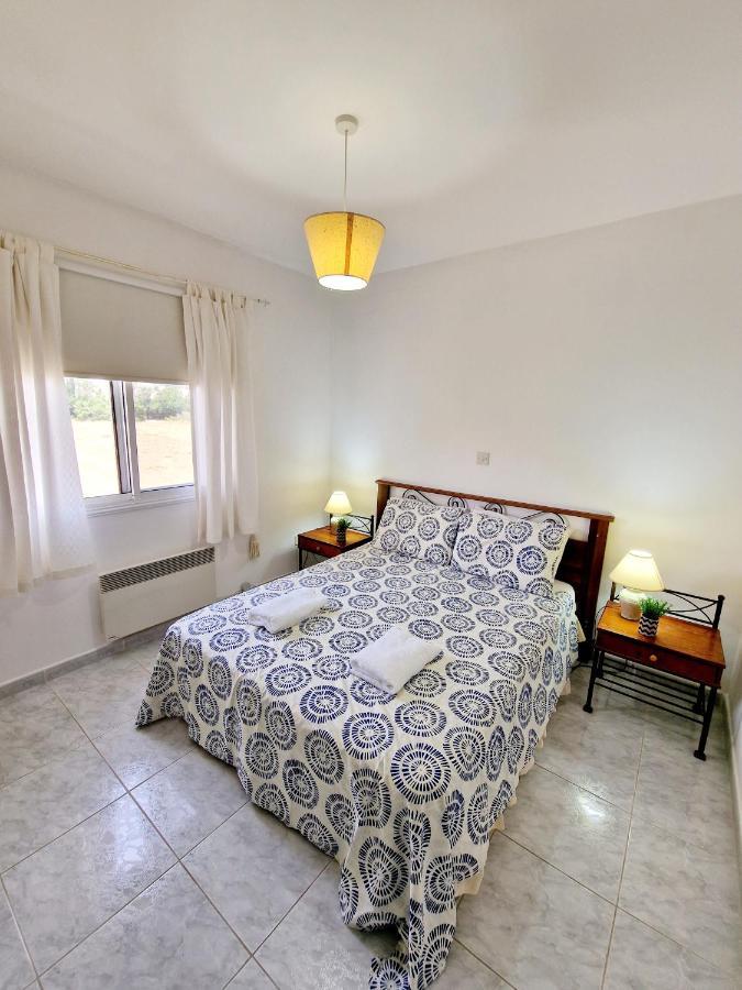 Emma'S Place, 2 Bedroom Apartment With Pool View Paphos Exteriör bild
