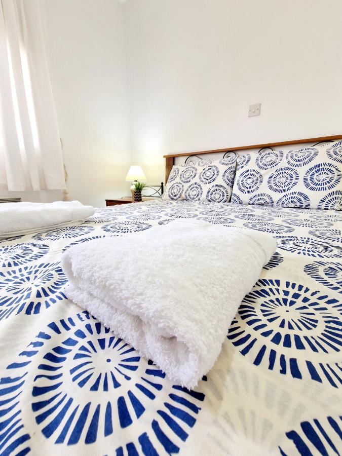 Emma'S Place, 2 Bedroom Apartment With Pool View Paphos Exteriör bild